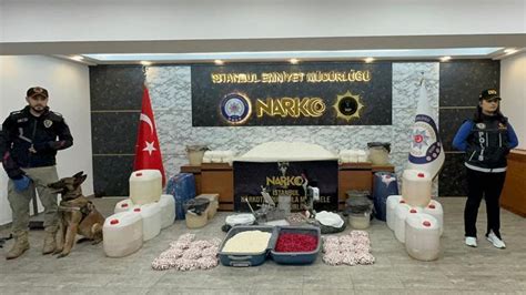 Narkogüç 46 operasyonunda İstanbul’da ele geçirilen uyuşturucular emniyette sergilendi
